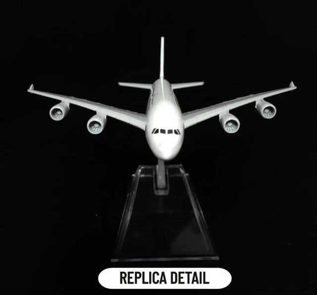 Model Aircraft Metal Replica Airplane Emirates A380 Aviation Plane for Gift Show piece (1:450)